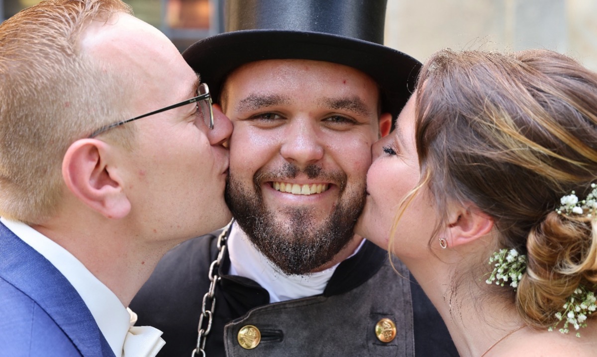 Schornsteinfeger Tim Schulz als Glücksbringer auf einer Hochzeit